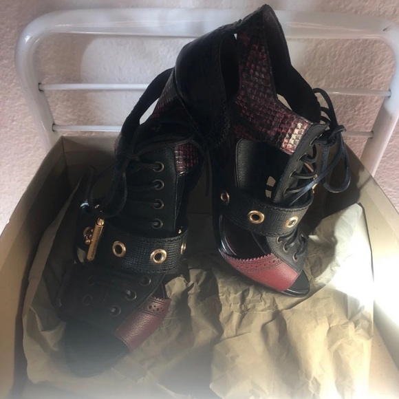 Runway Link 100 Red Snakeskin Stiletto Booties - Picture 4 of 8